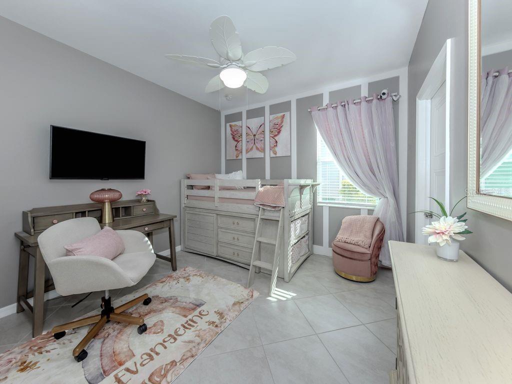 Image 18 of 42 For 11450 Burgundy Drive