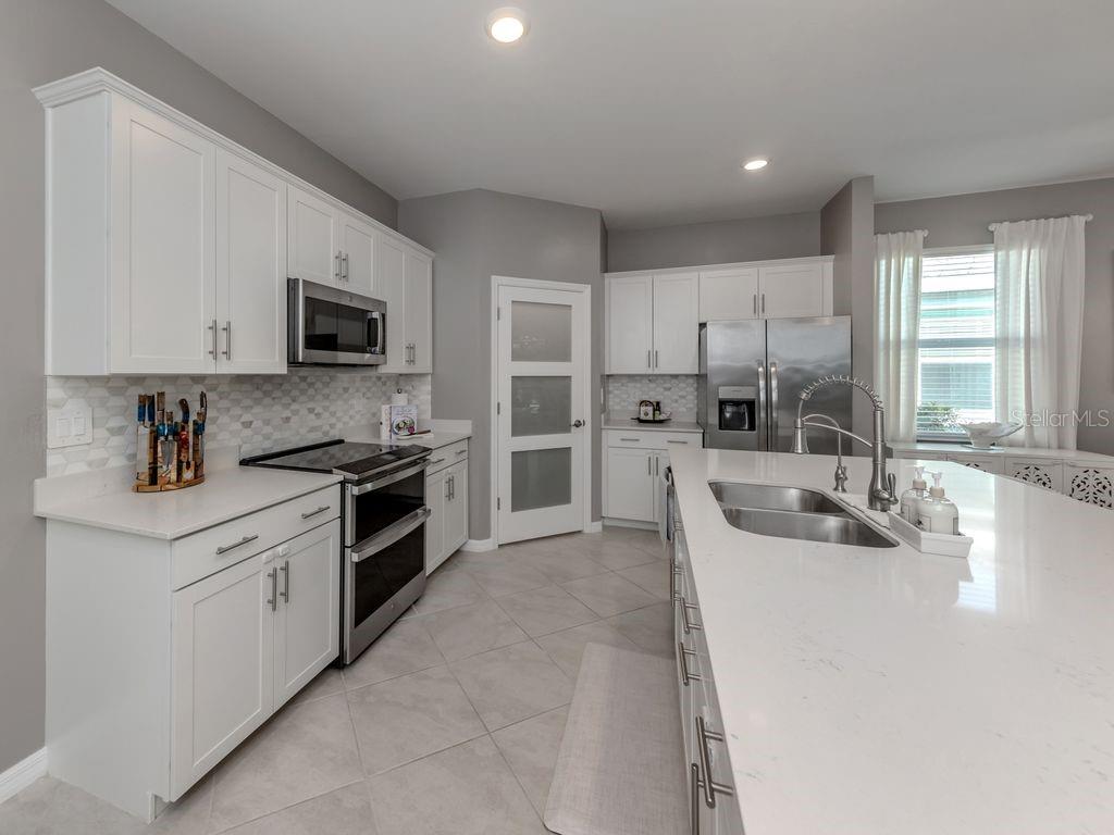 Image 31 of 42 For 11450 Burgundy Drive