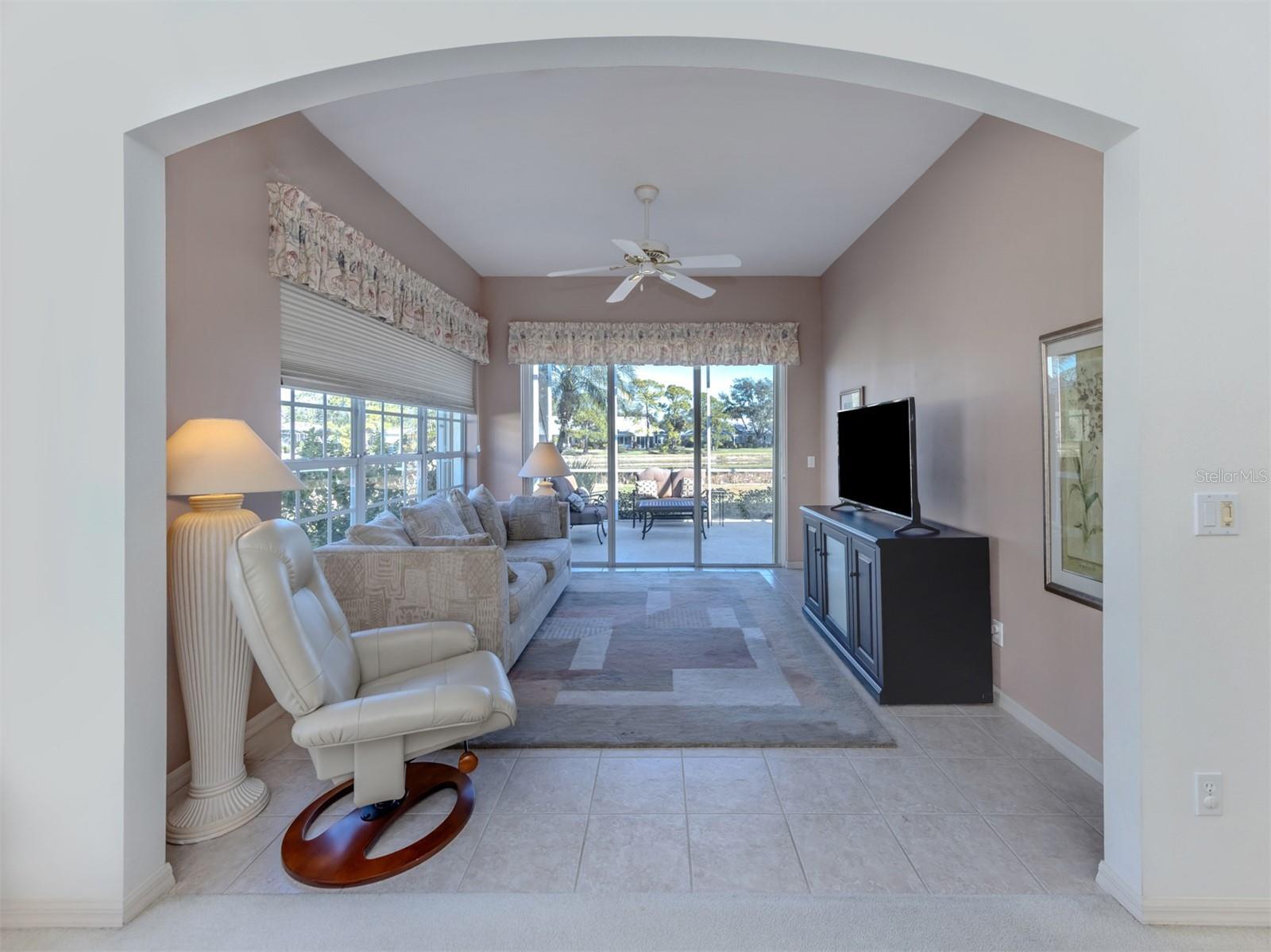 Image 10 of 76 For 812 Montrose Drive 20