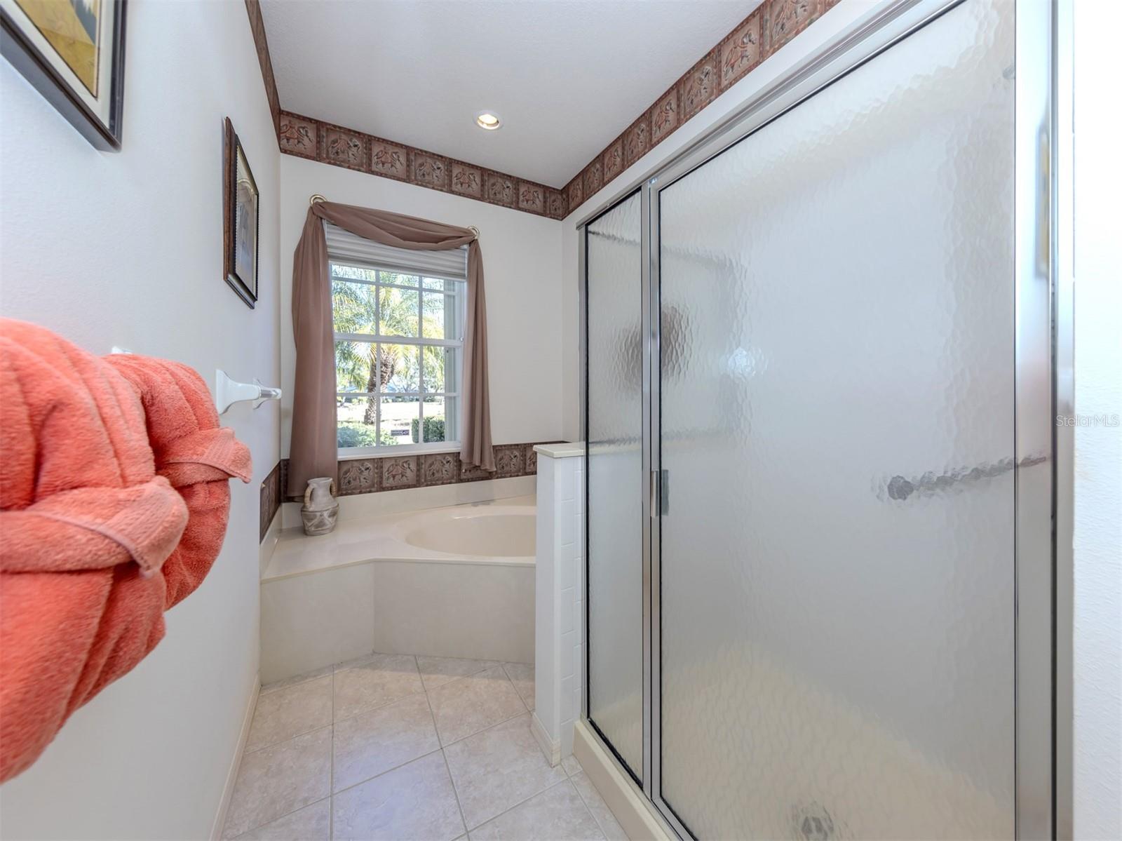 Image 21 of 76 For 812 Montrose Drive 20