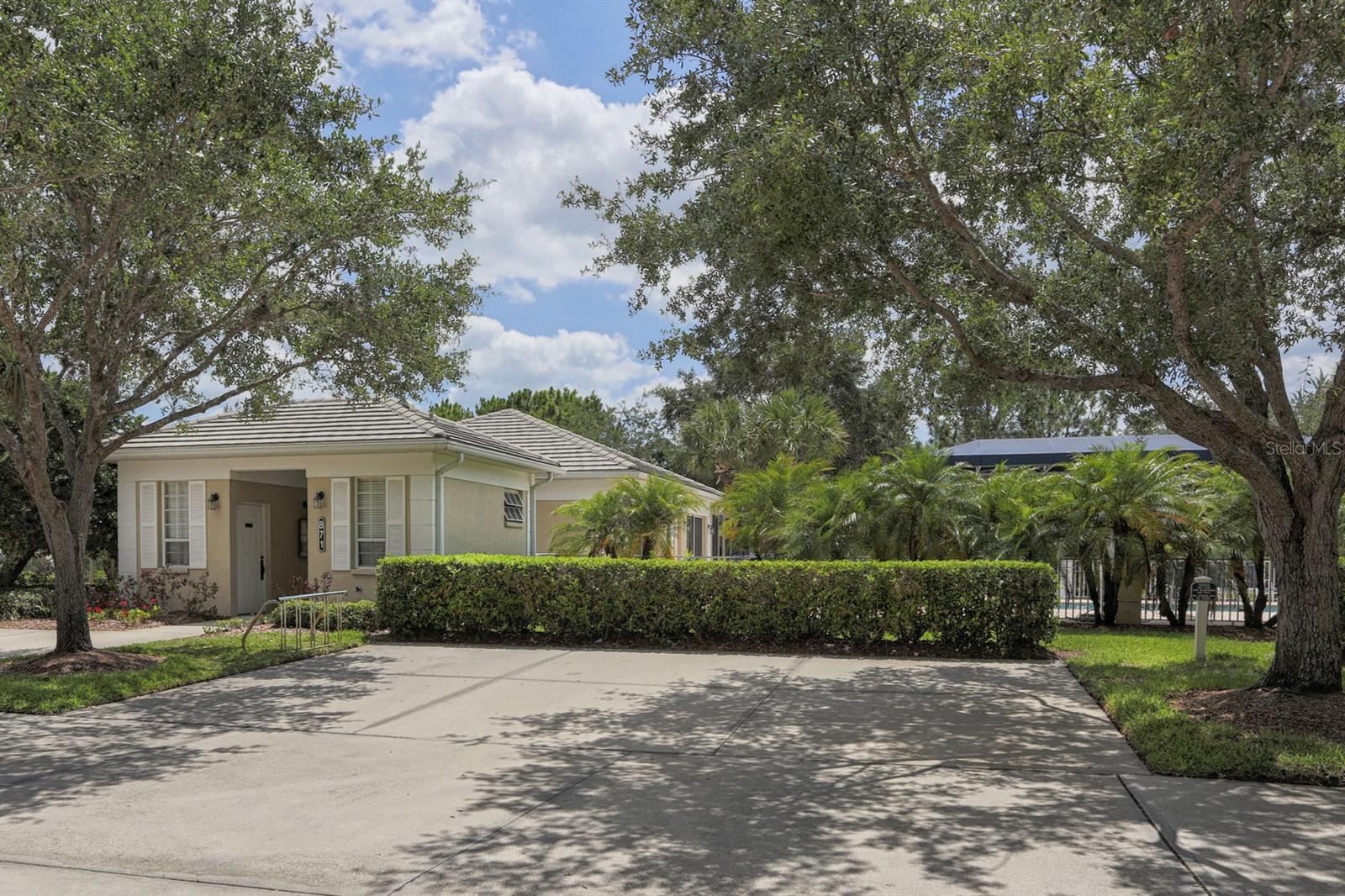 Image 28 of 76 For 812 Montrose Drive 20