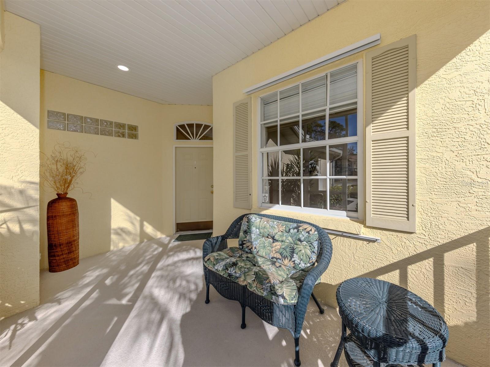 Image 4 of 76 For 812 Montrose Drive 20