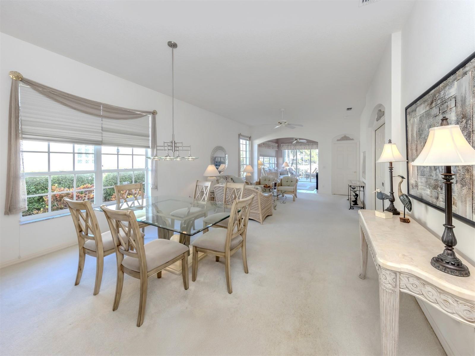 Image 5 of 76 For 812 Montrose Drive 20