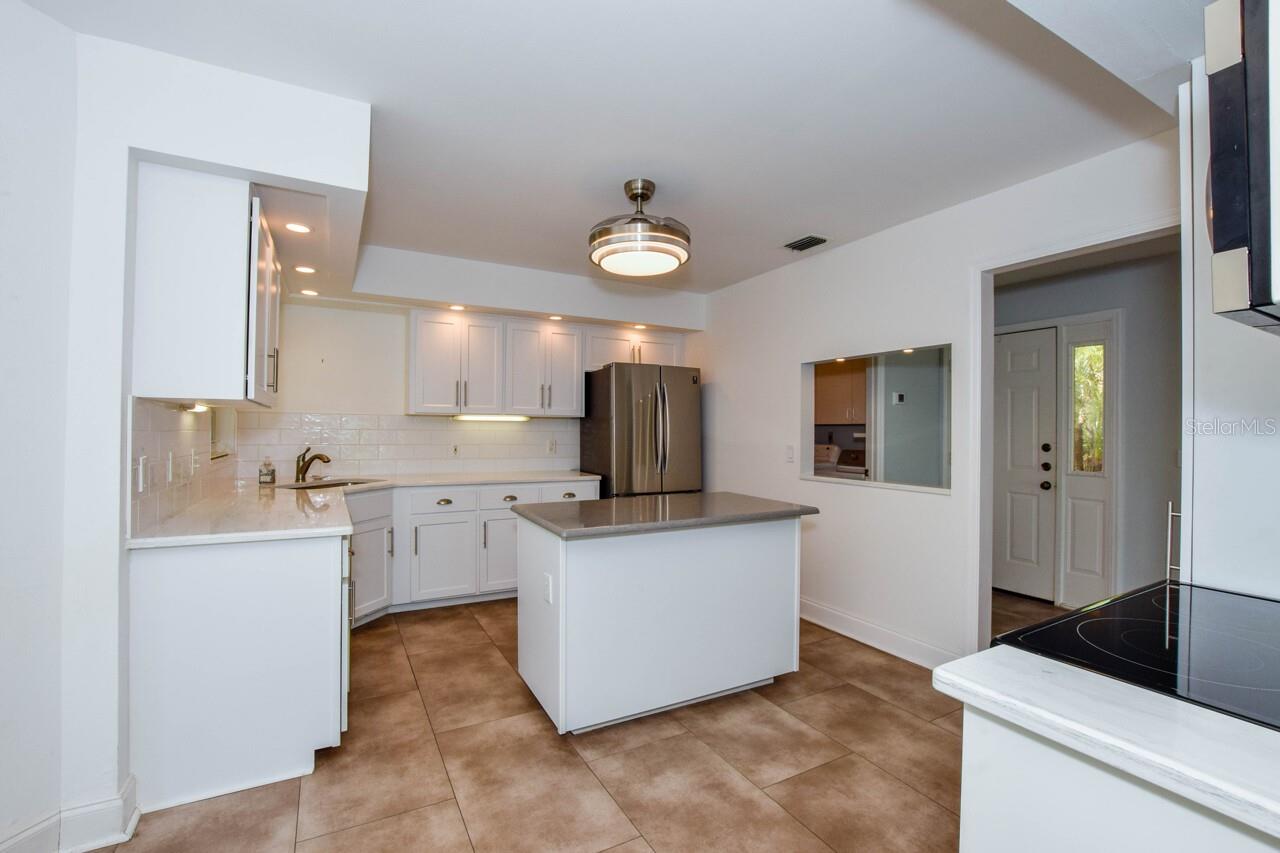 Image 12 of 67 For 761 Harrington Lake Drive N 61