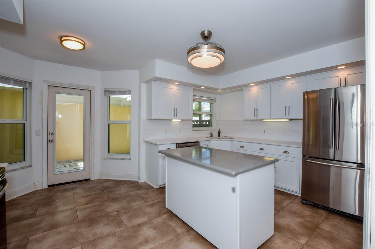 Image 13 of 67 For 761 Harrington Lake Drive N 61