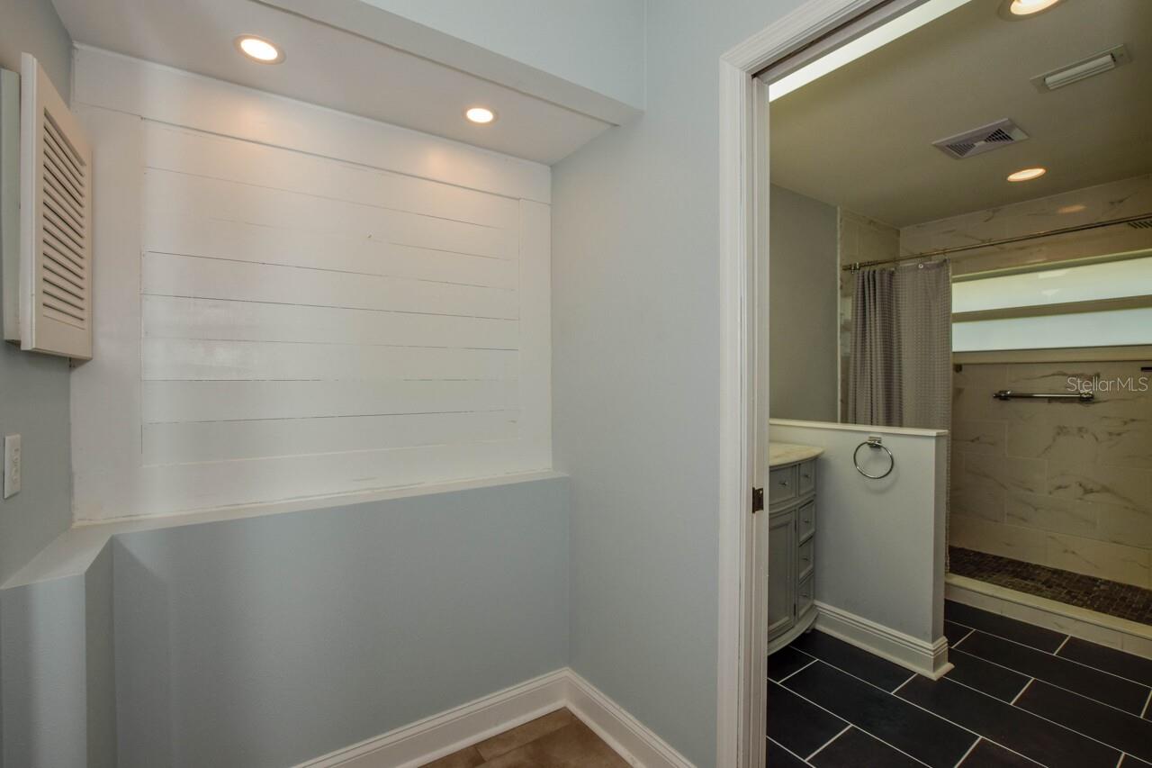 Image 19 of 67 For 761 Harrington Lake Drive N 61