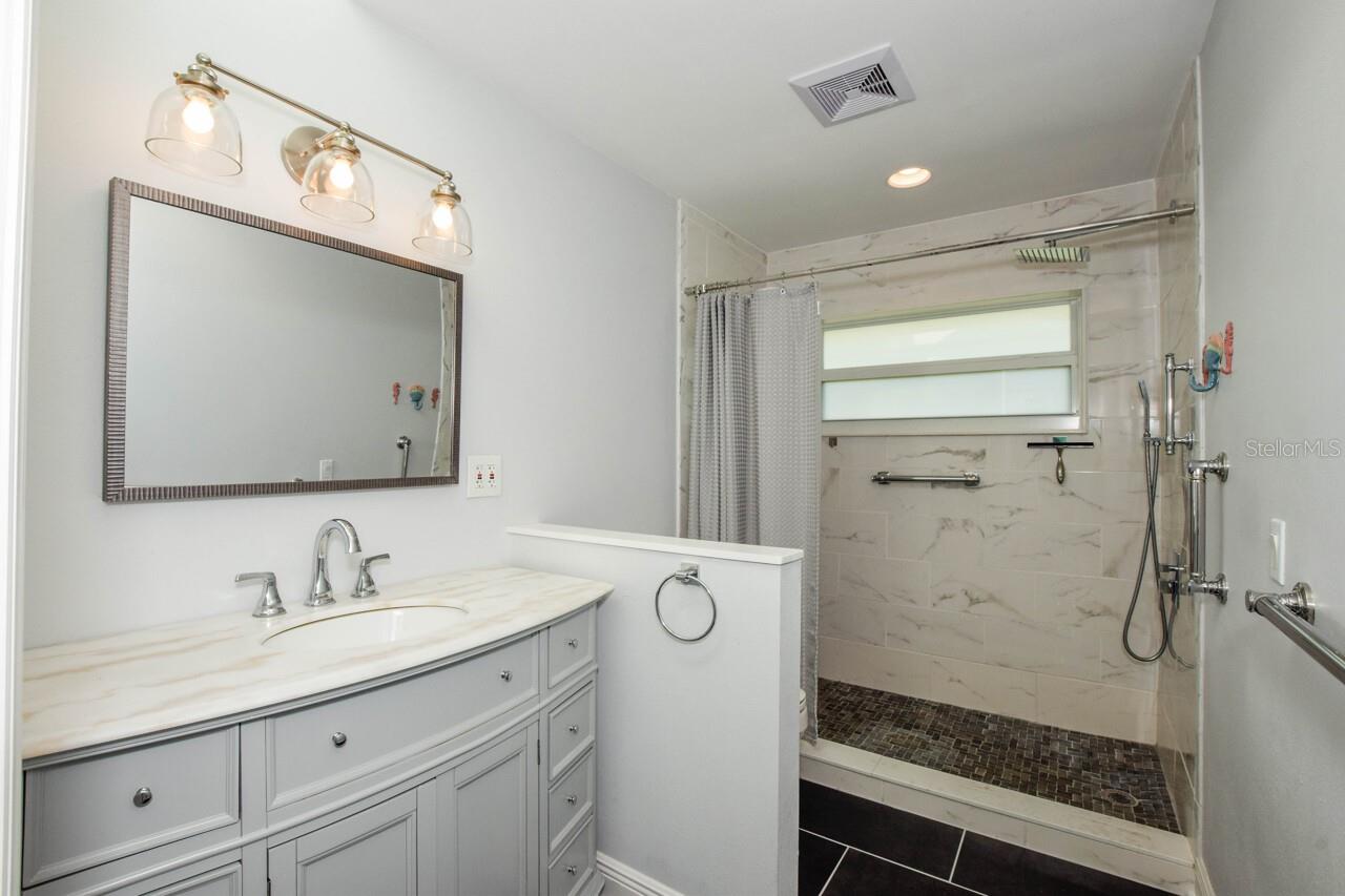 Image 20 of 67 For 761 Harrington Lake Drive N 61