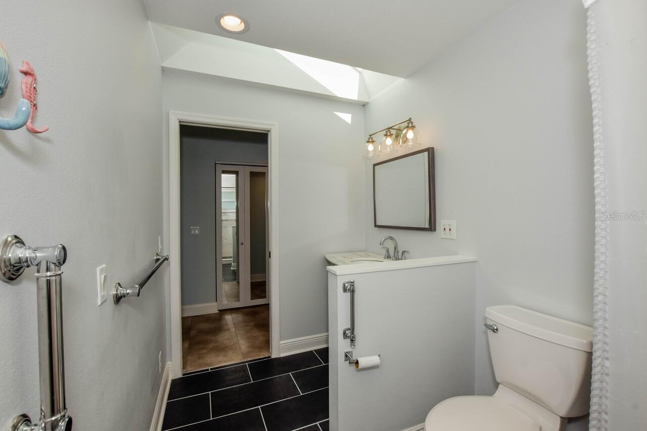 Image 21 of 67 For 761 Harrington Lake Drive N 61