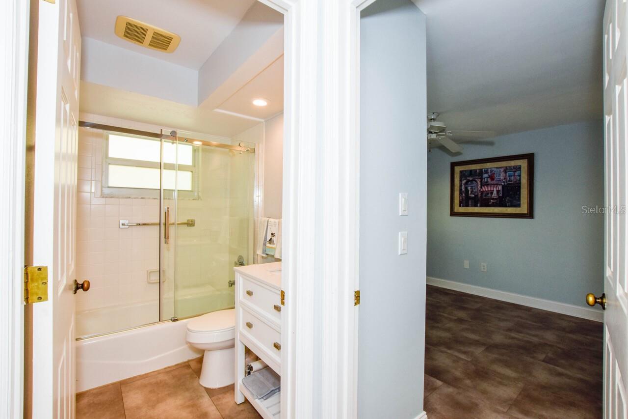 Image 26 of 67 For 761 Harrington Lake Drive N 61