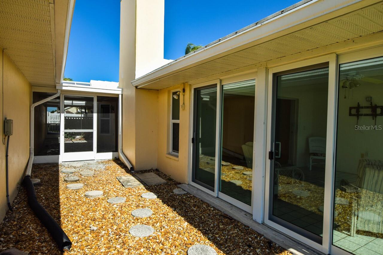 Image 39 of 67 For 761 Harrington Lake Drive N 61