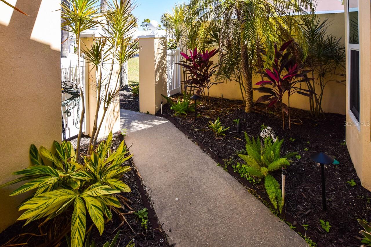 Image 5 of 67 For 761 Harrington Lake Drive N 61