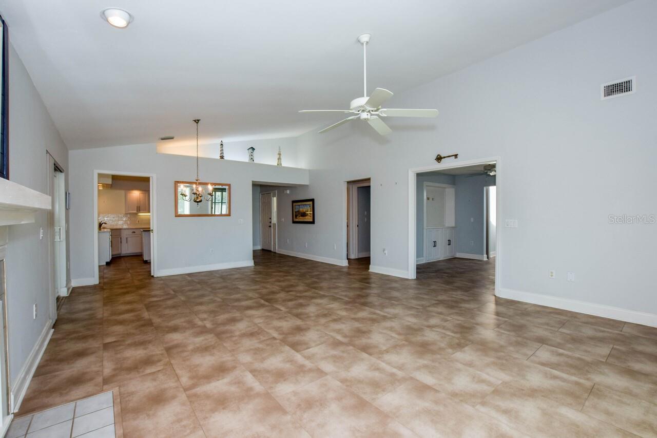 Image 9 of 67 For 761 Harrington Lake Drive N 61