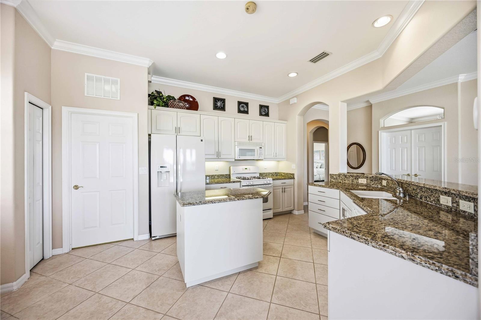 Image 12 of 87 For 125 Savona Way