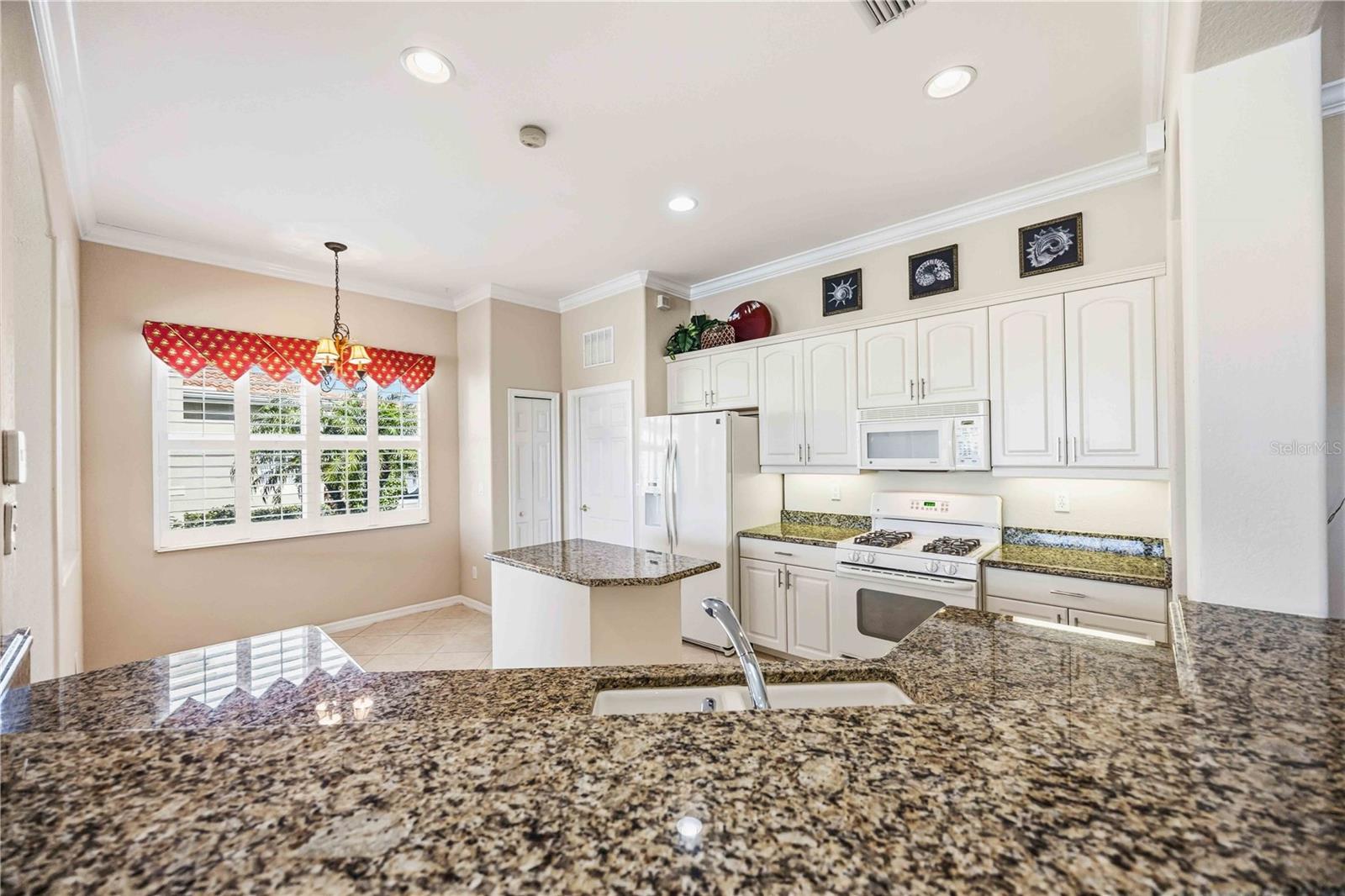 Image 14 of 87 For 125 Savona Way