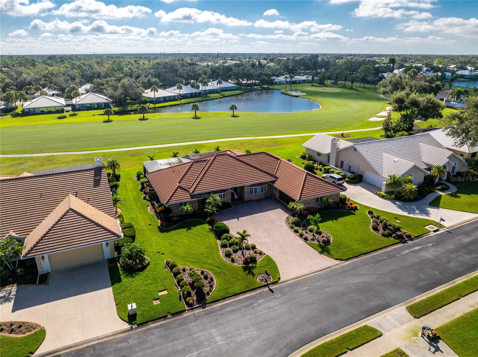 Image 2 of 68 For 810 Carnoustie Drive