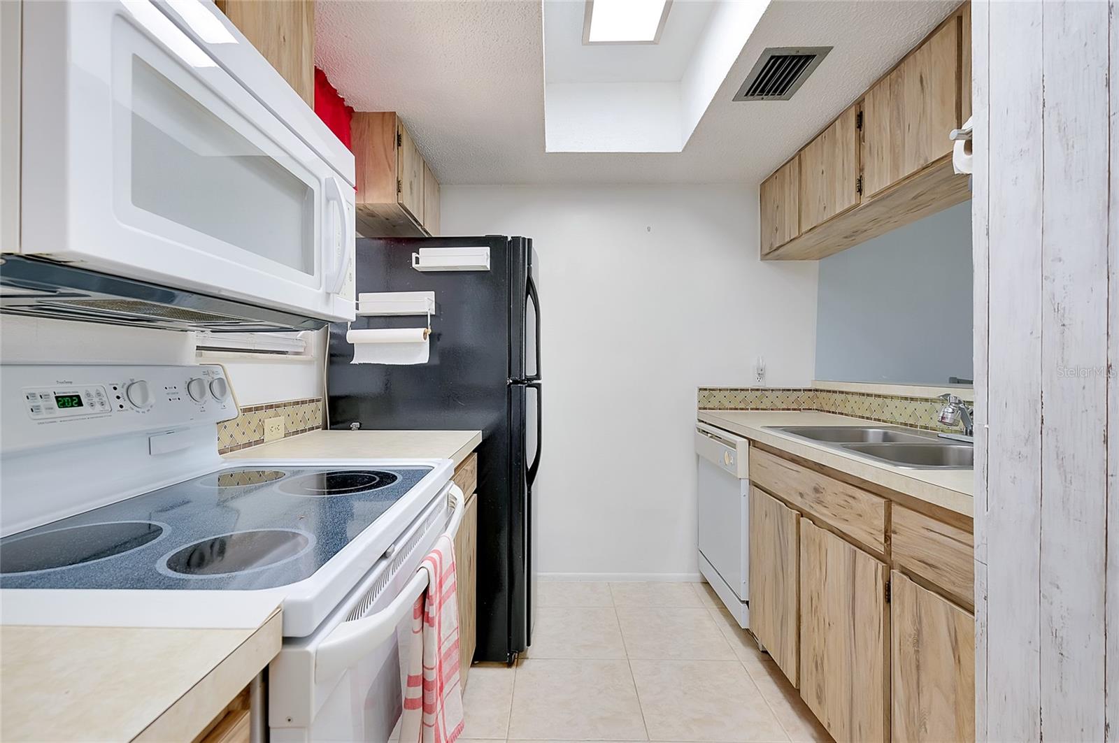 Image 7 of 57 For 1999 Kings Highway 133c