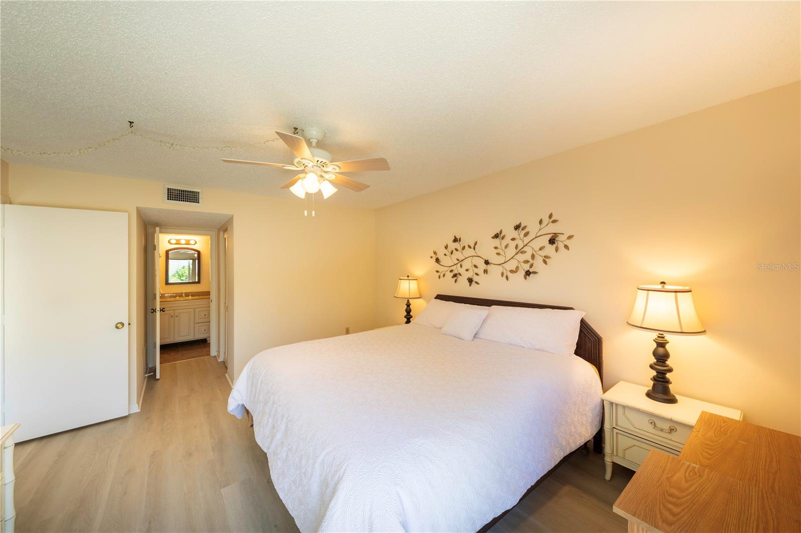 Image 12 of 36 For 696 Bird Bay Drive W 138