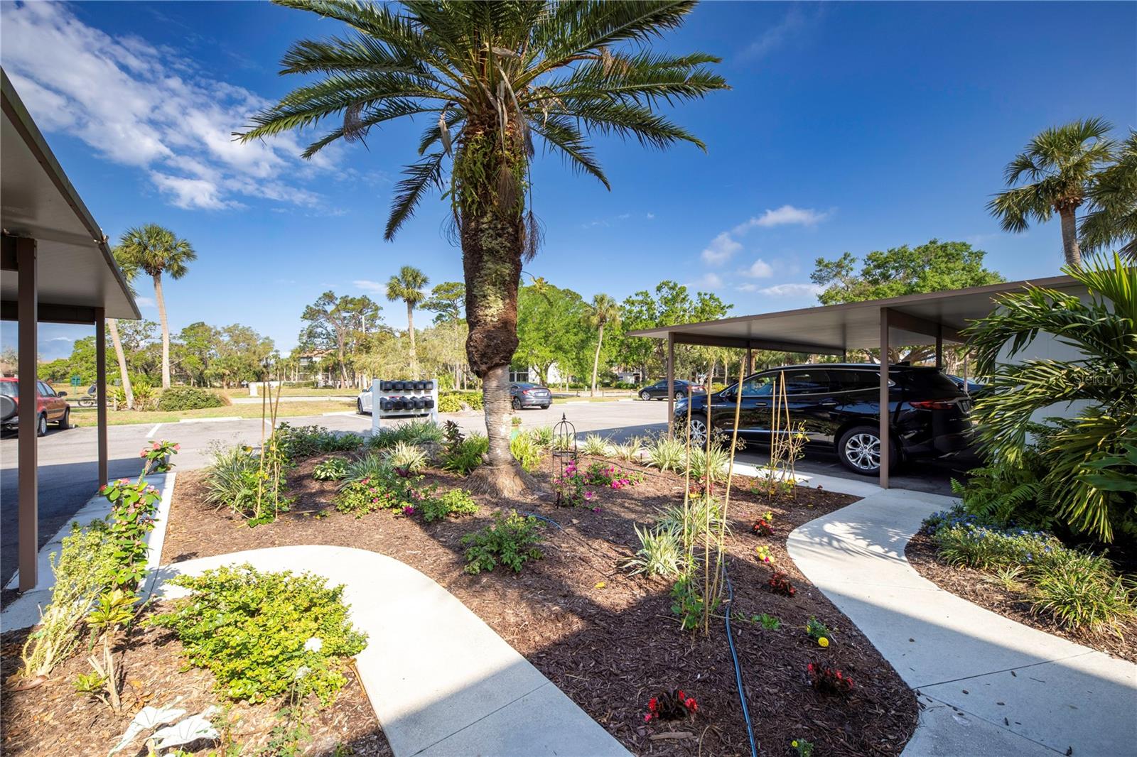 Image 2 of 36 For 696 Bird Bay Drive W 138