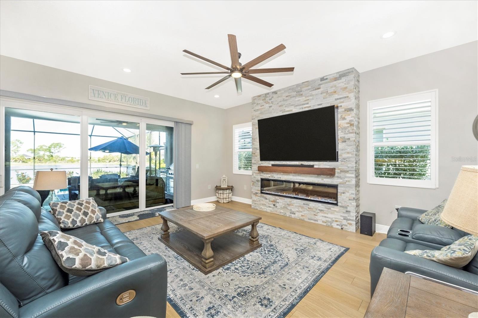 Image 13 of 55 For 18805 Valleta Avenue