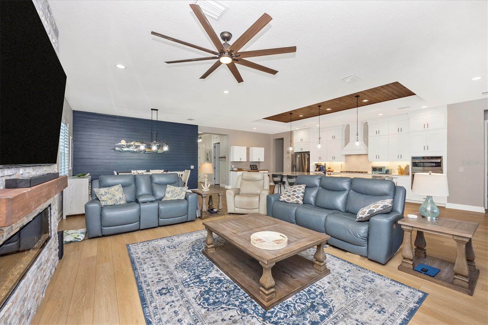 Image 17 of 55 For 18805 Valleta Avenue