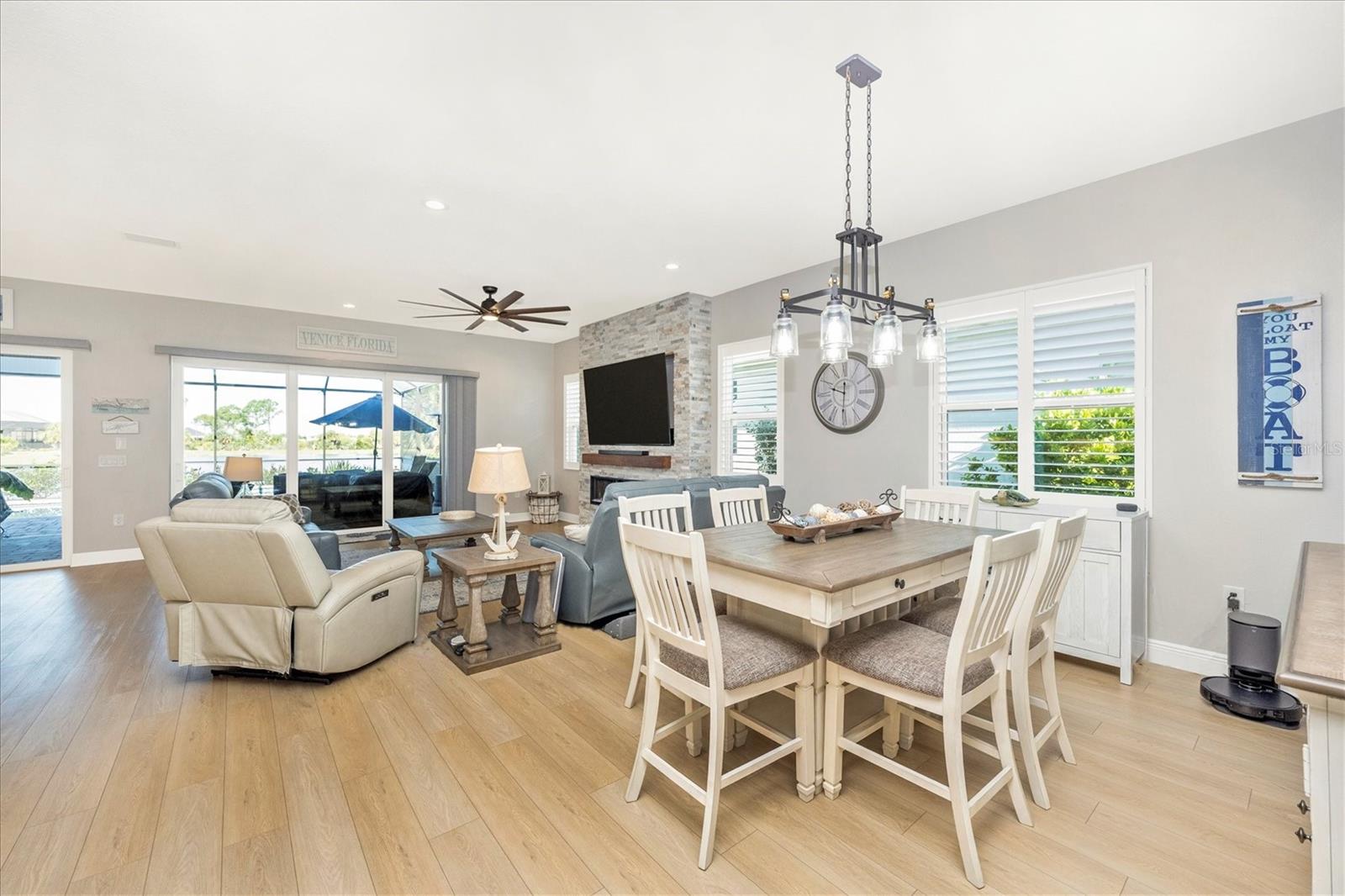 Image 19 of 55 For 18805 Valleta Avenue