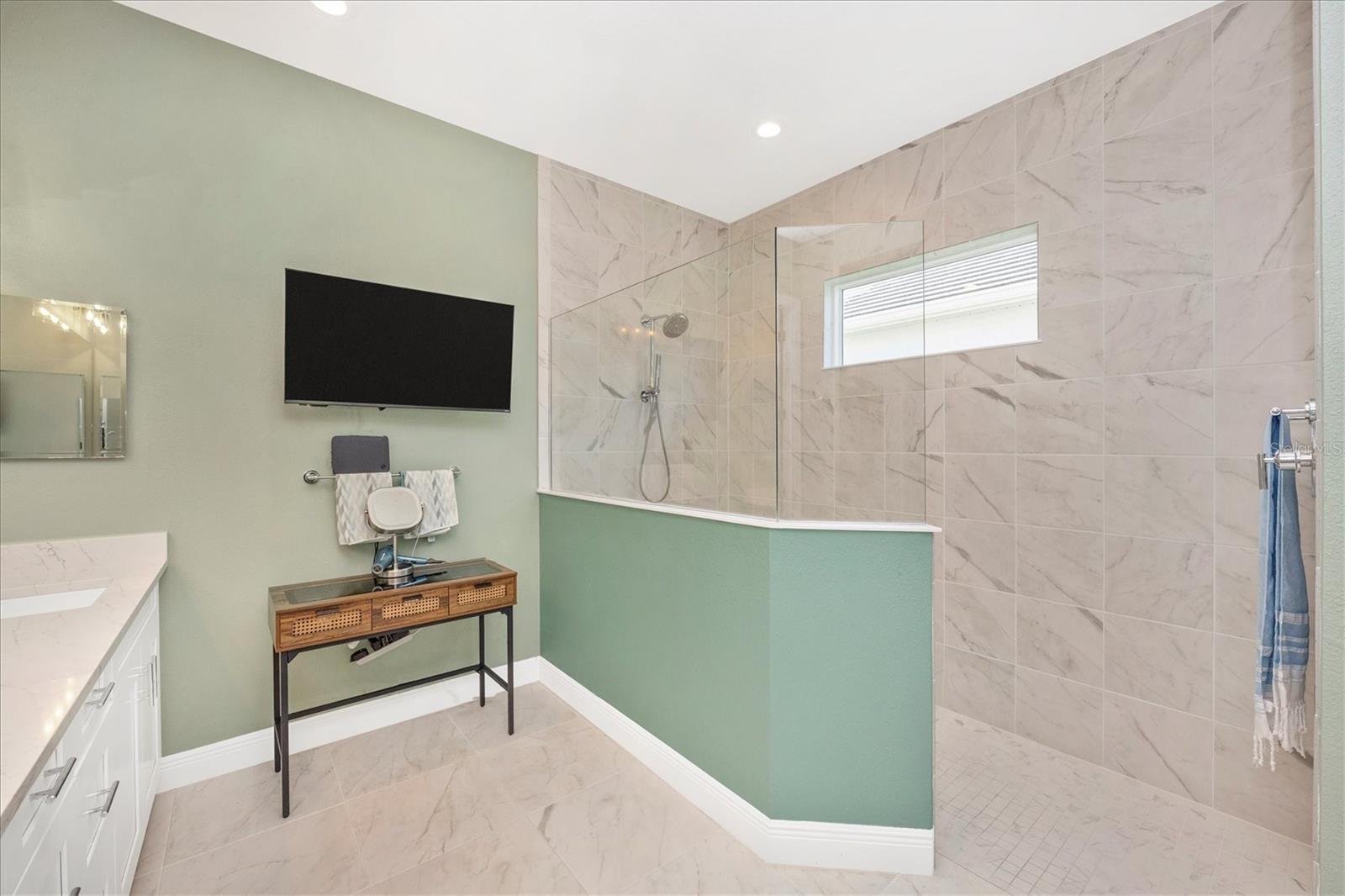 Image 26 of 55 For 18805 Valleta Avenue