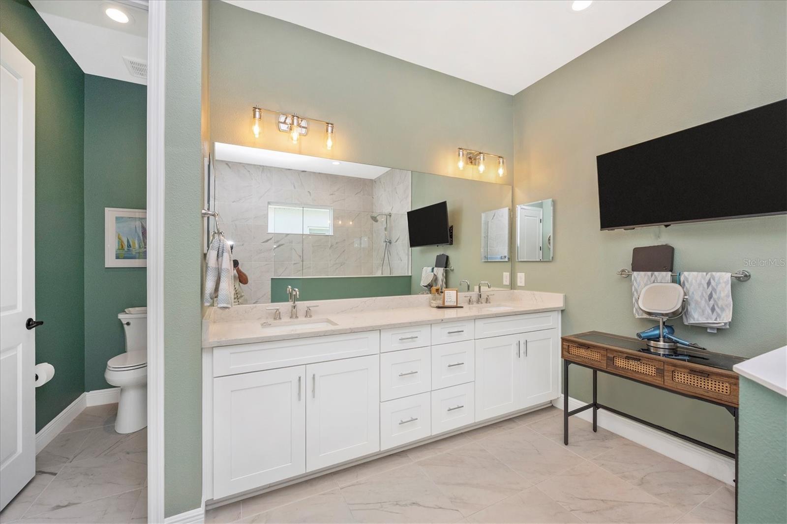 Image 28 of 55 For 18805 Valleta Avenue