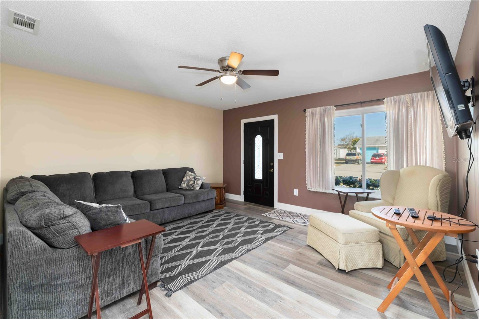 Image 2 of 31 For 13519 Martha