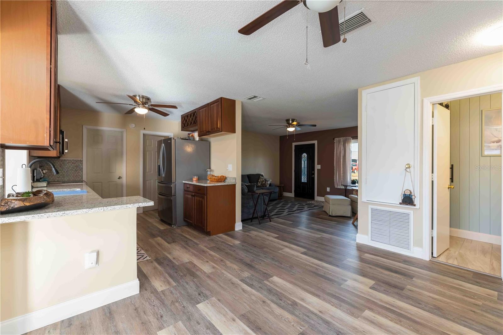 Image 6 of 31 For 13519 Martha