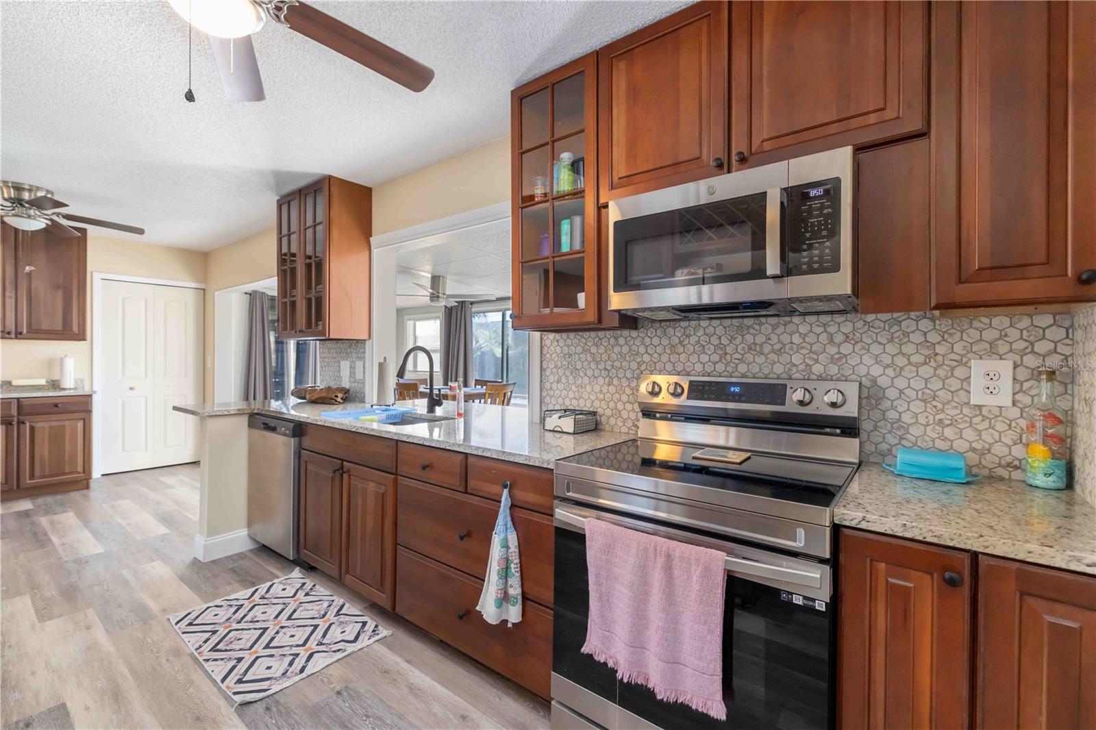 Image 8 of 31 For 13519 Martha