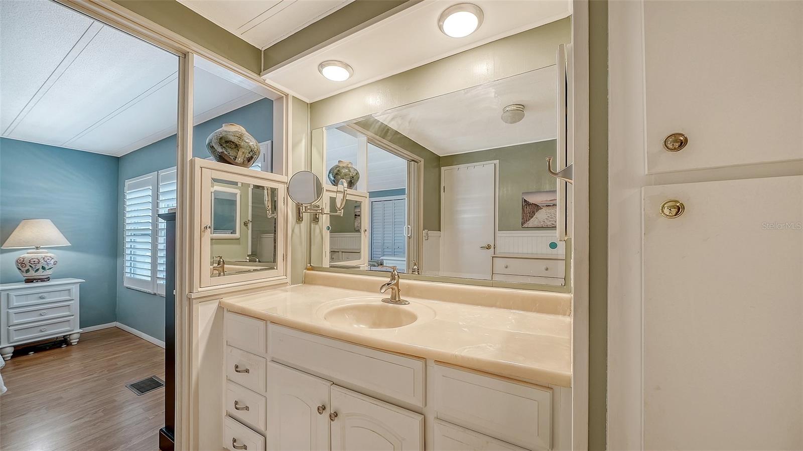 Image 22 of 52 For 522 Via Veneto