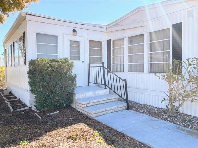 Image 3 of 15 For 821 Turf  