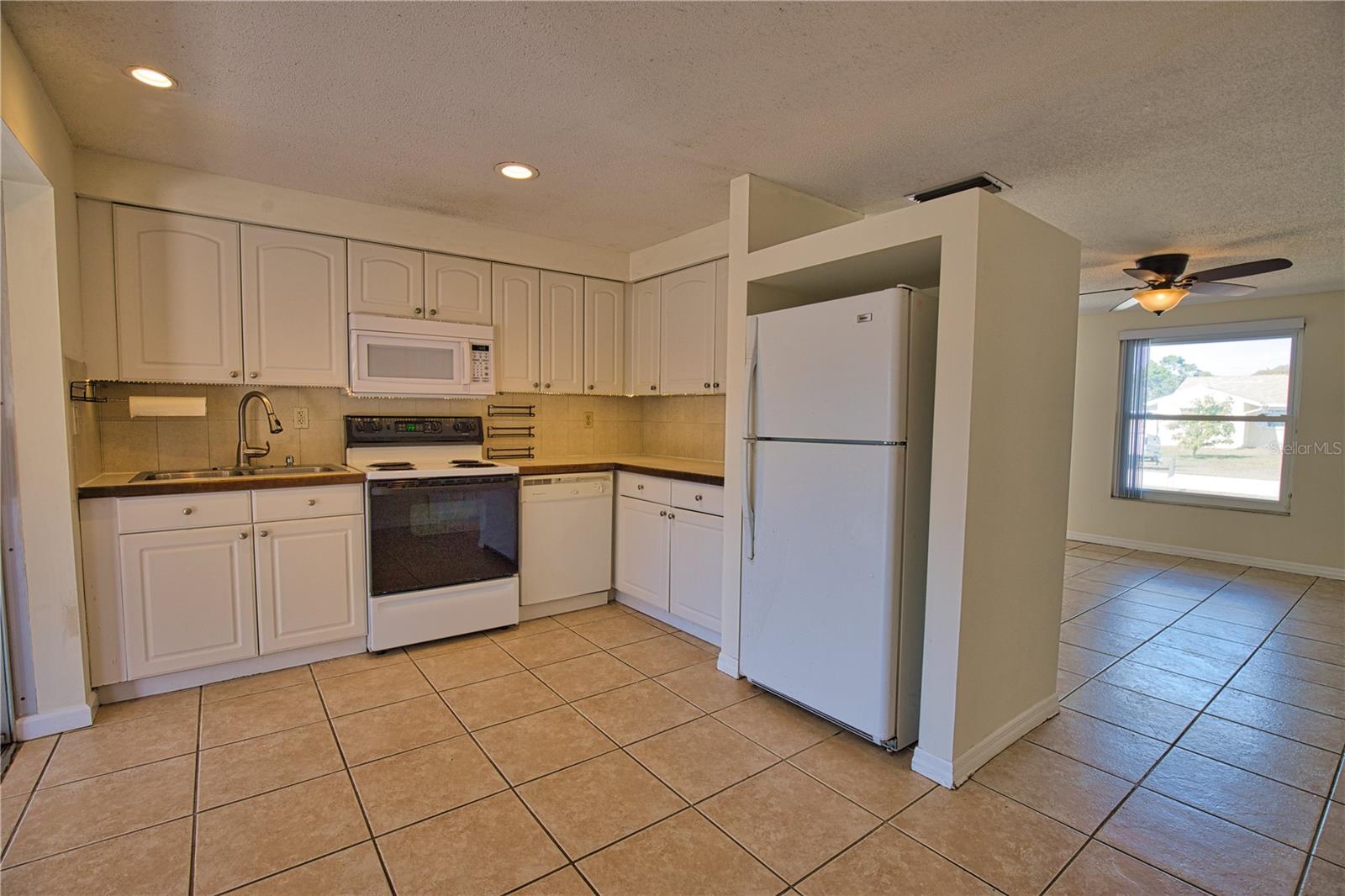 Image 17 of 42 For 1435 Saint Clair Road