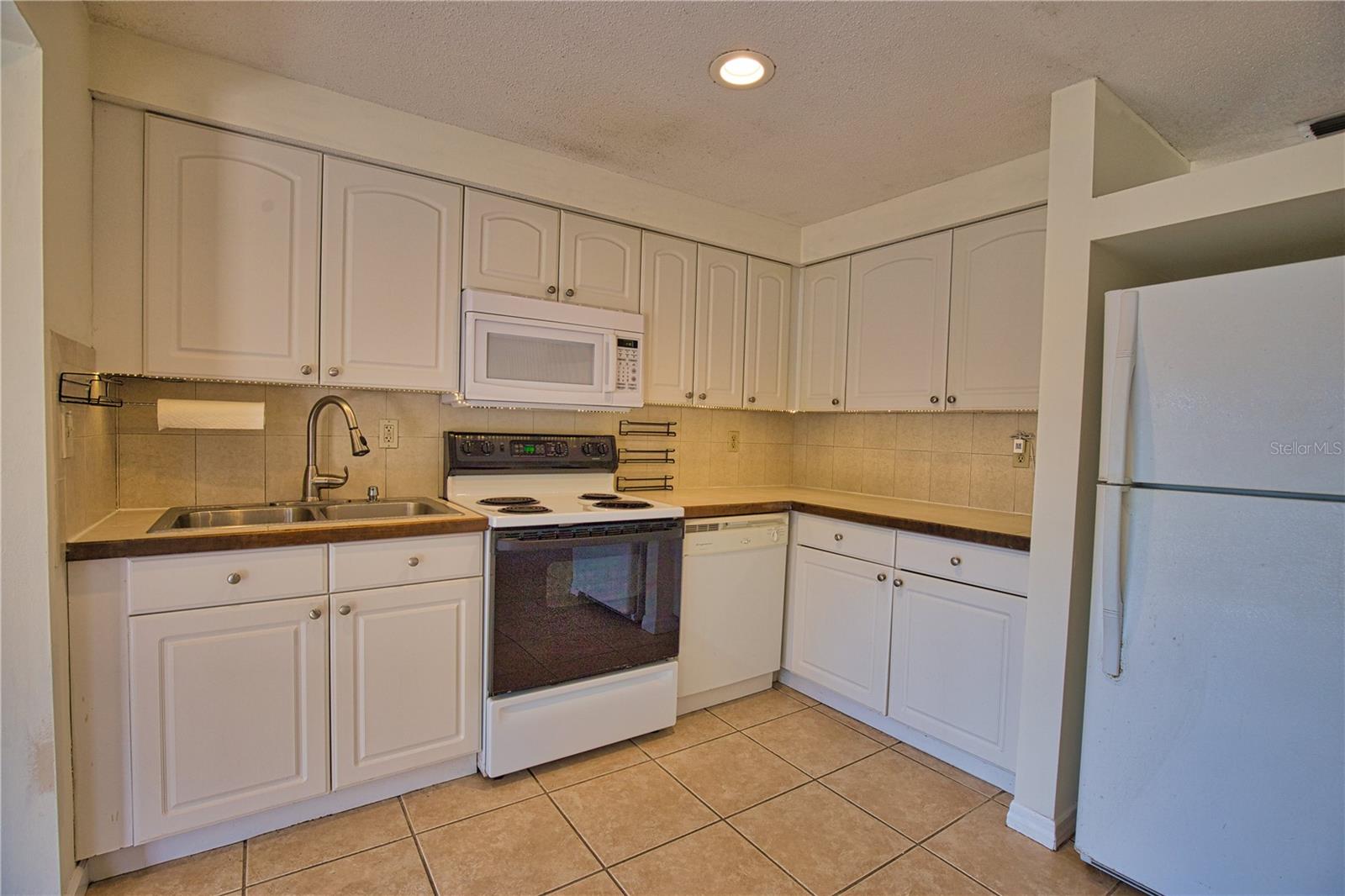 Image 18 of 42 For 1435 Saint Clair Road