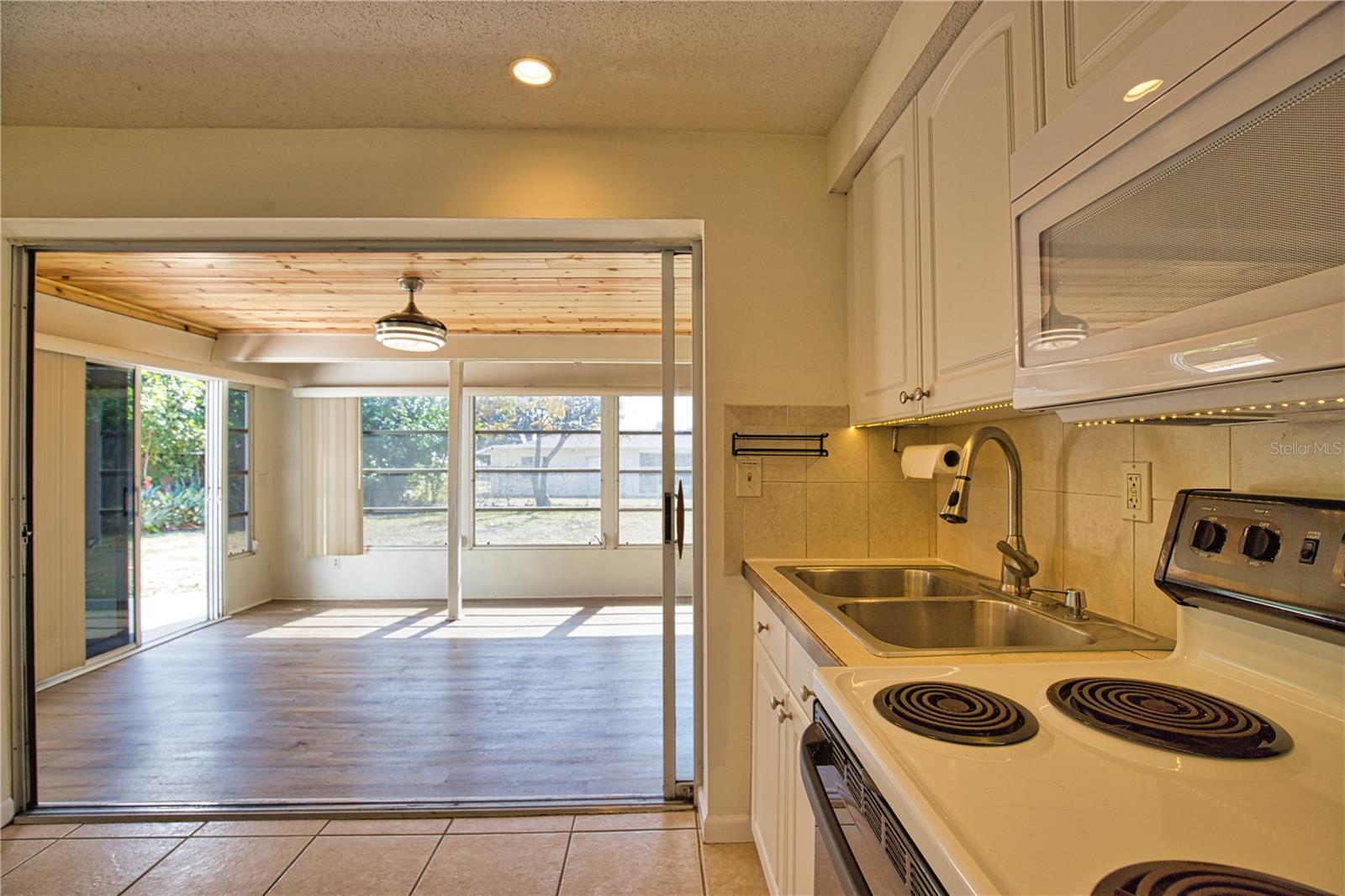 Image 19 of 42 For 1435 Saint Clair Road