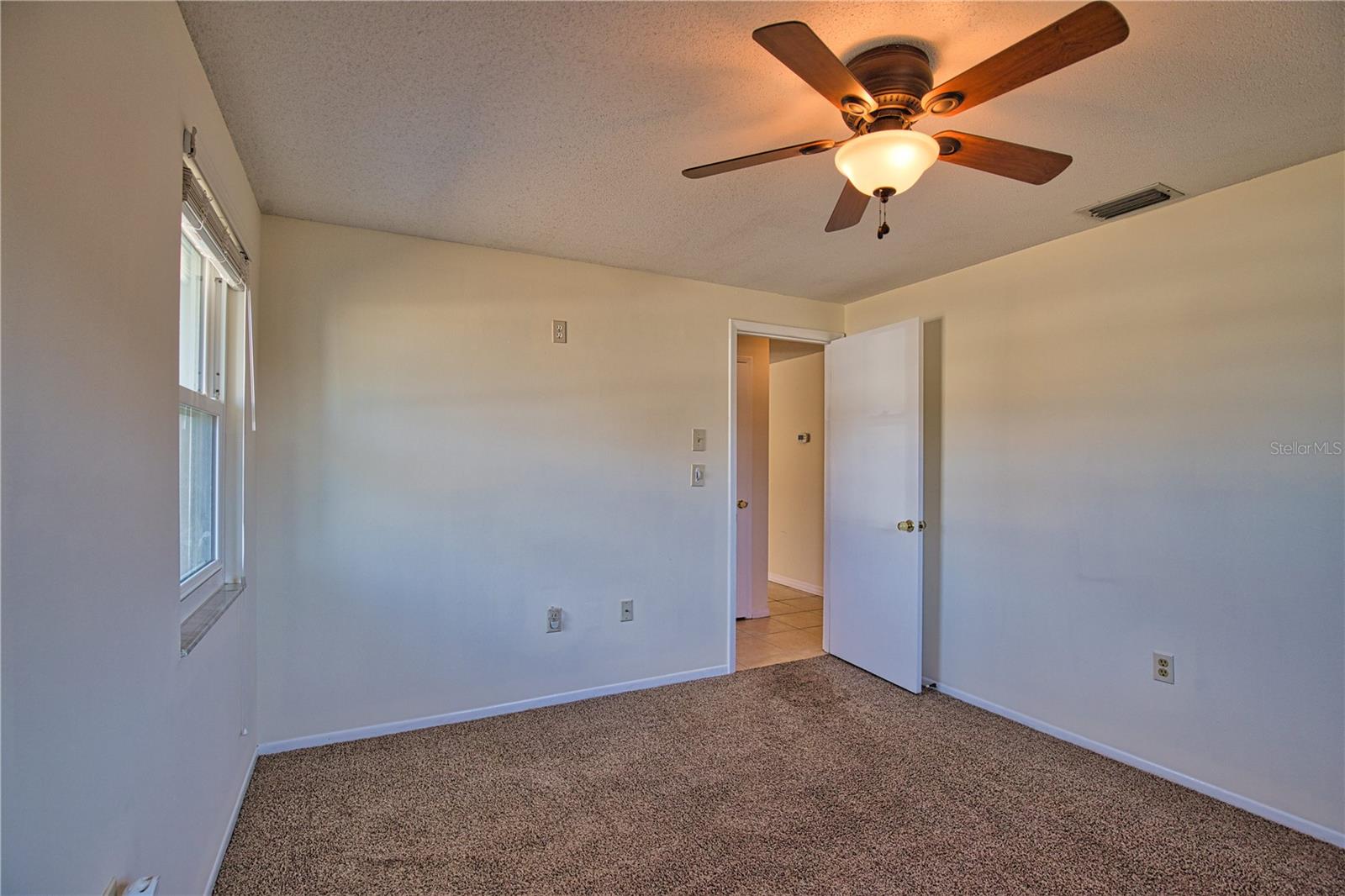 Image 26 of 42 For 1435 Saint Clair Road