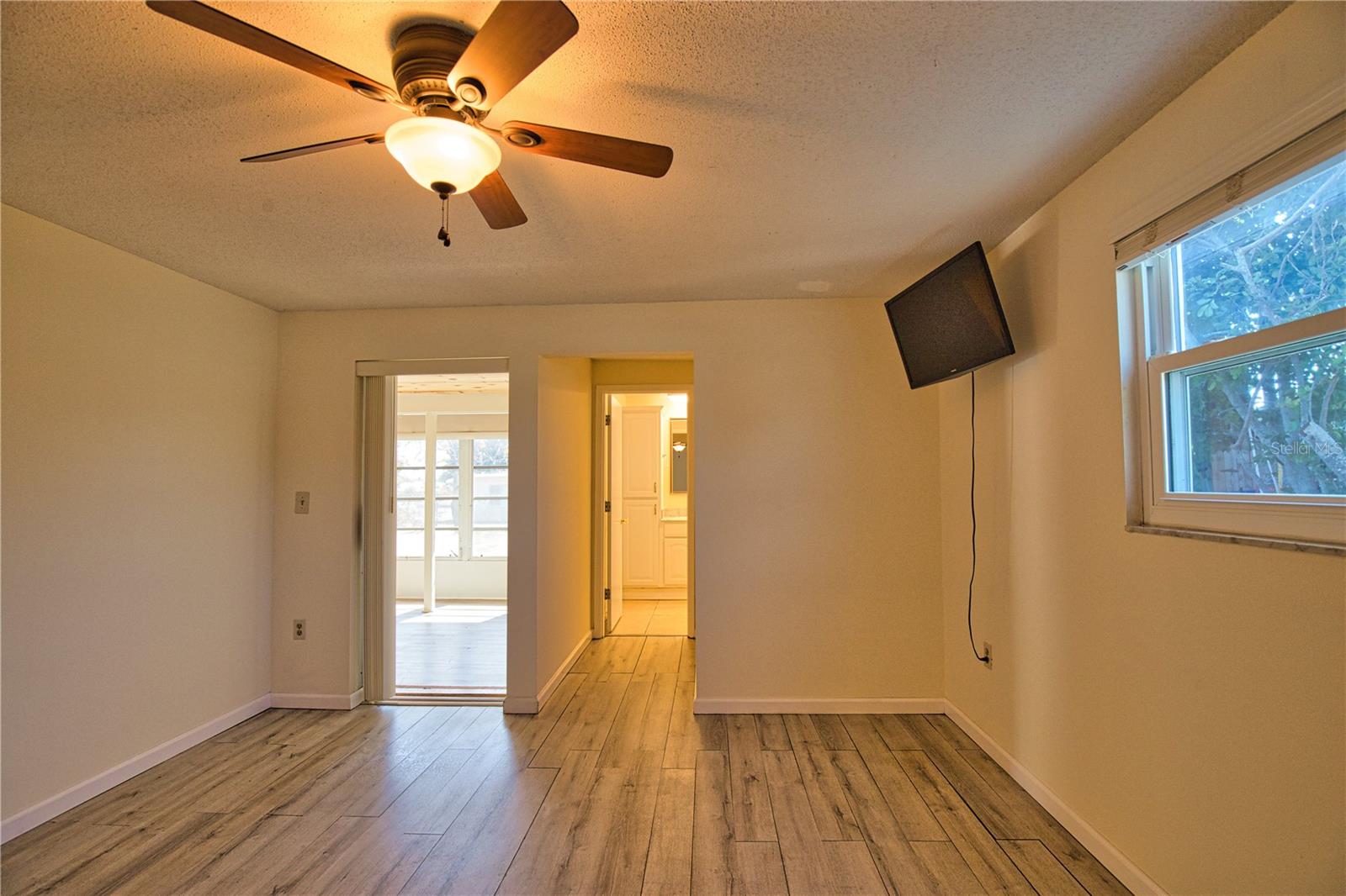 Image 29 of 42 For 1435 Saint Clair Road