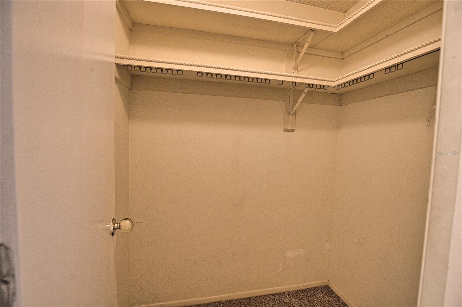 Image 32 of 42 For 1435 Saint Clair Road