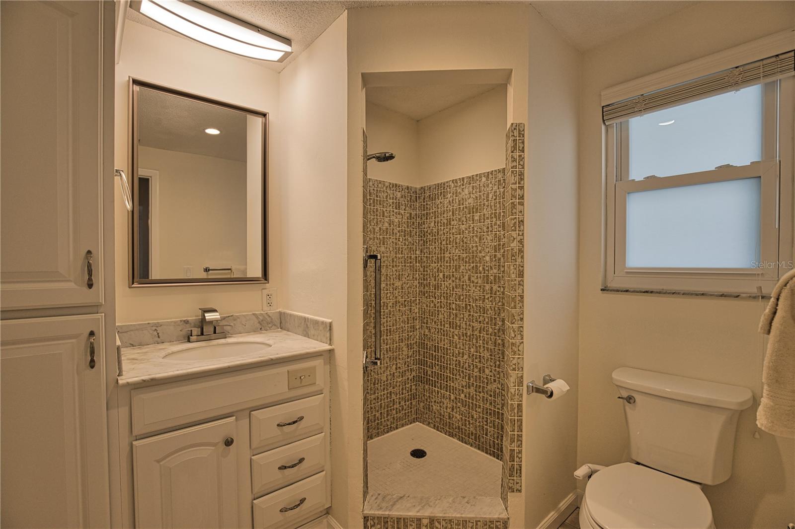 Image 33 of 42 For 1435 Saint Clair Road