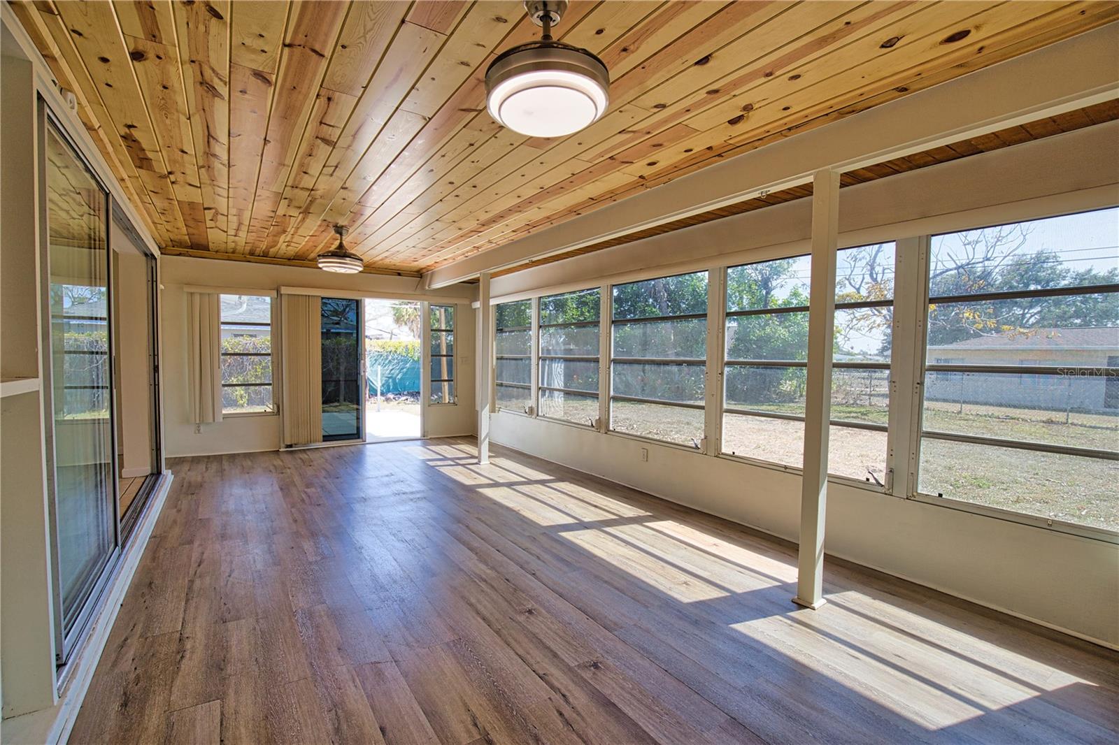 Image 34 of 42 For 1435 Saint Clair Road