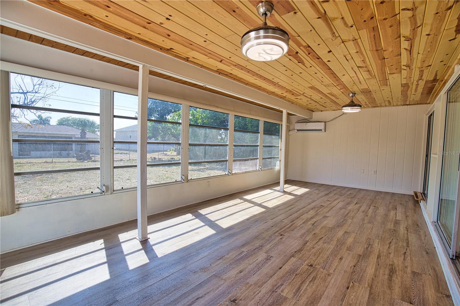 Image 36 of 42 For 1435 Saint Clair Road