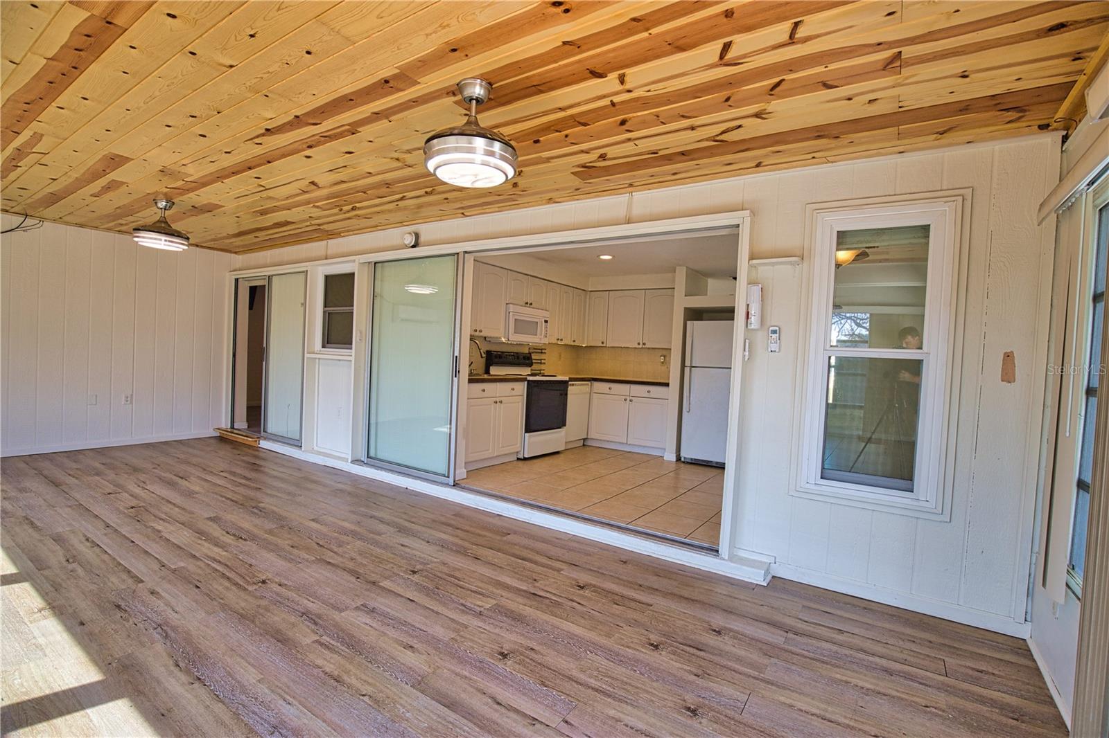 Image 37 of 42 For 1435 Saint Clair Road