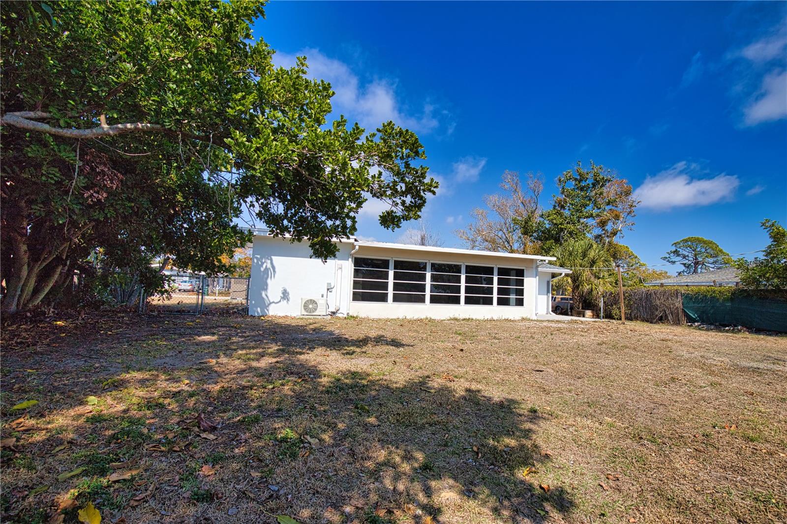 Image 41 of 42 For 1435 Saint Clair Road