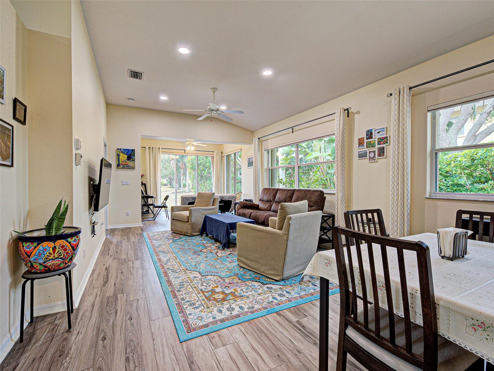 Image 6 of 52 For 251 Vista Del Lago Way