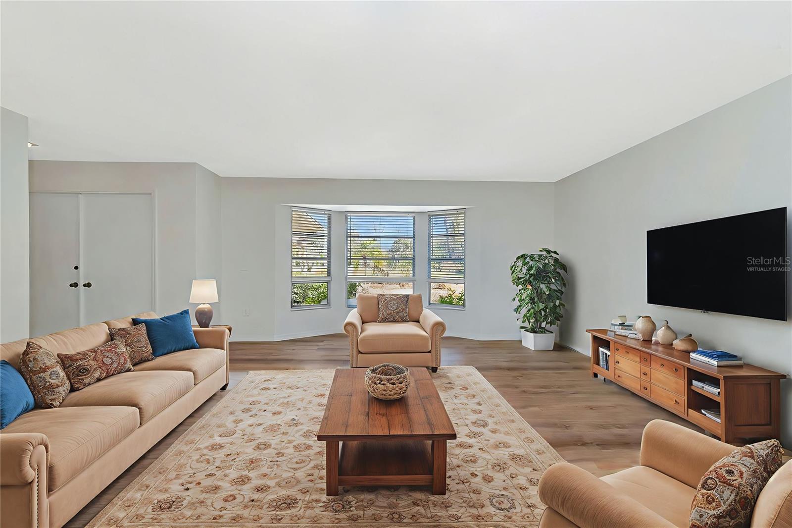 Image 12 of 84 For 950 Oxford Drive