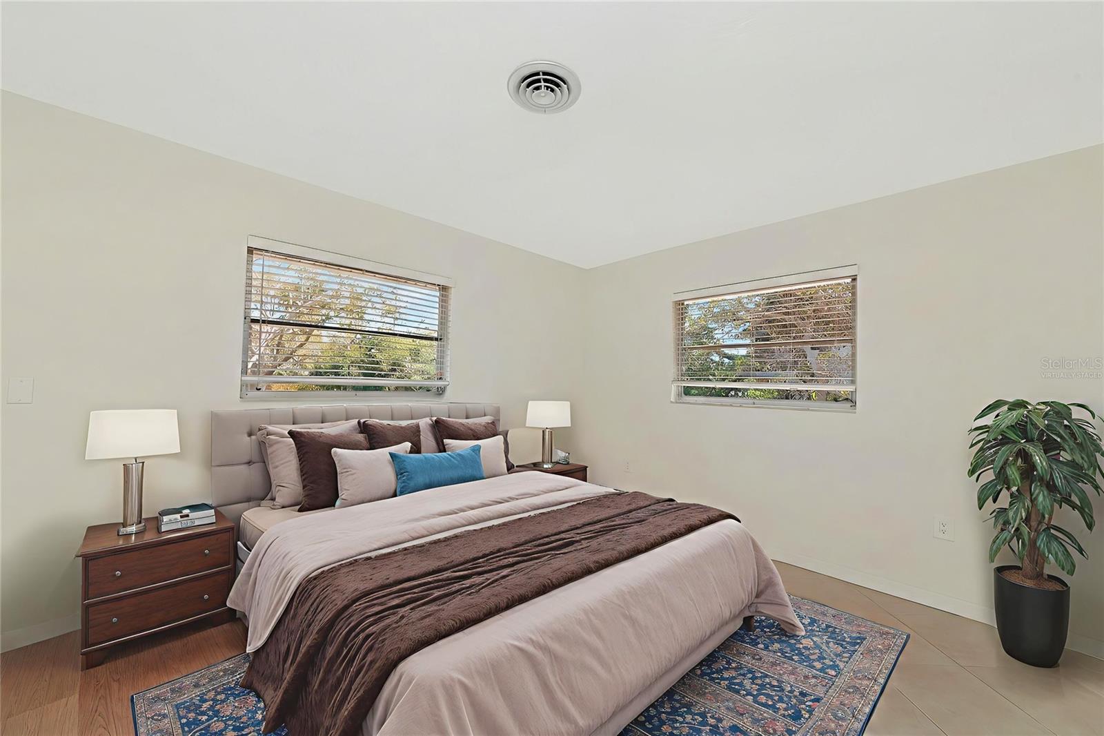 Image 19 of 84 For 950 Oxford Drive