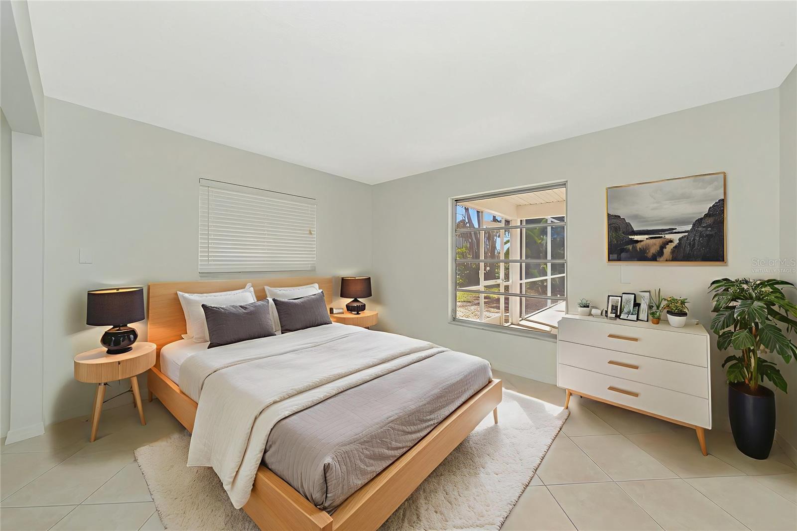 Image 21 of 84 For 950 Oxford Drive