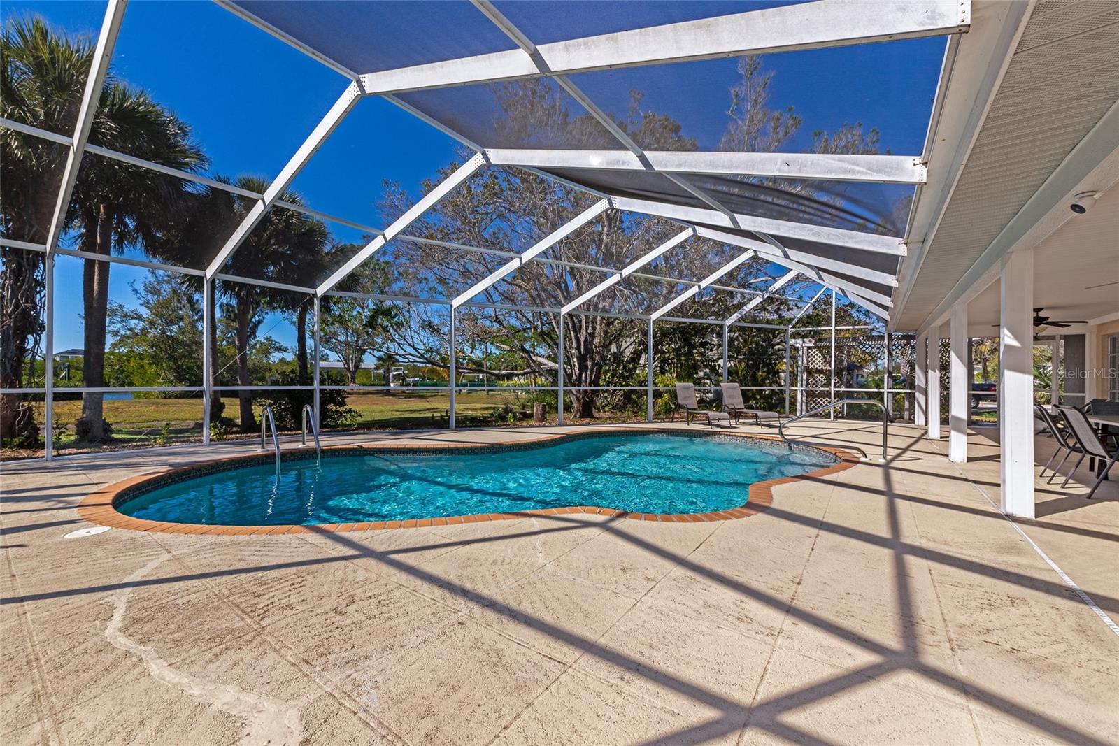 Image 33 of 84 For 950 Oxford Drive