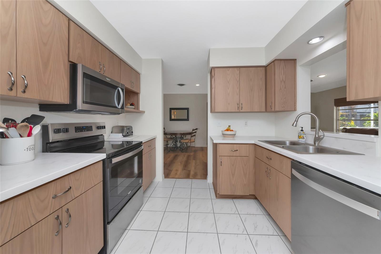 Image 9 of 84 For 950 Oxford Drive