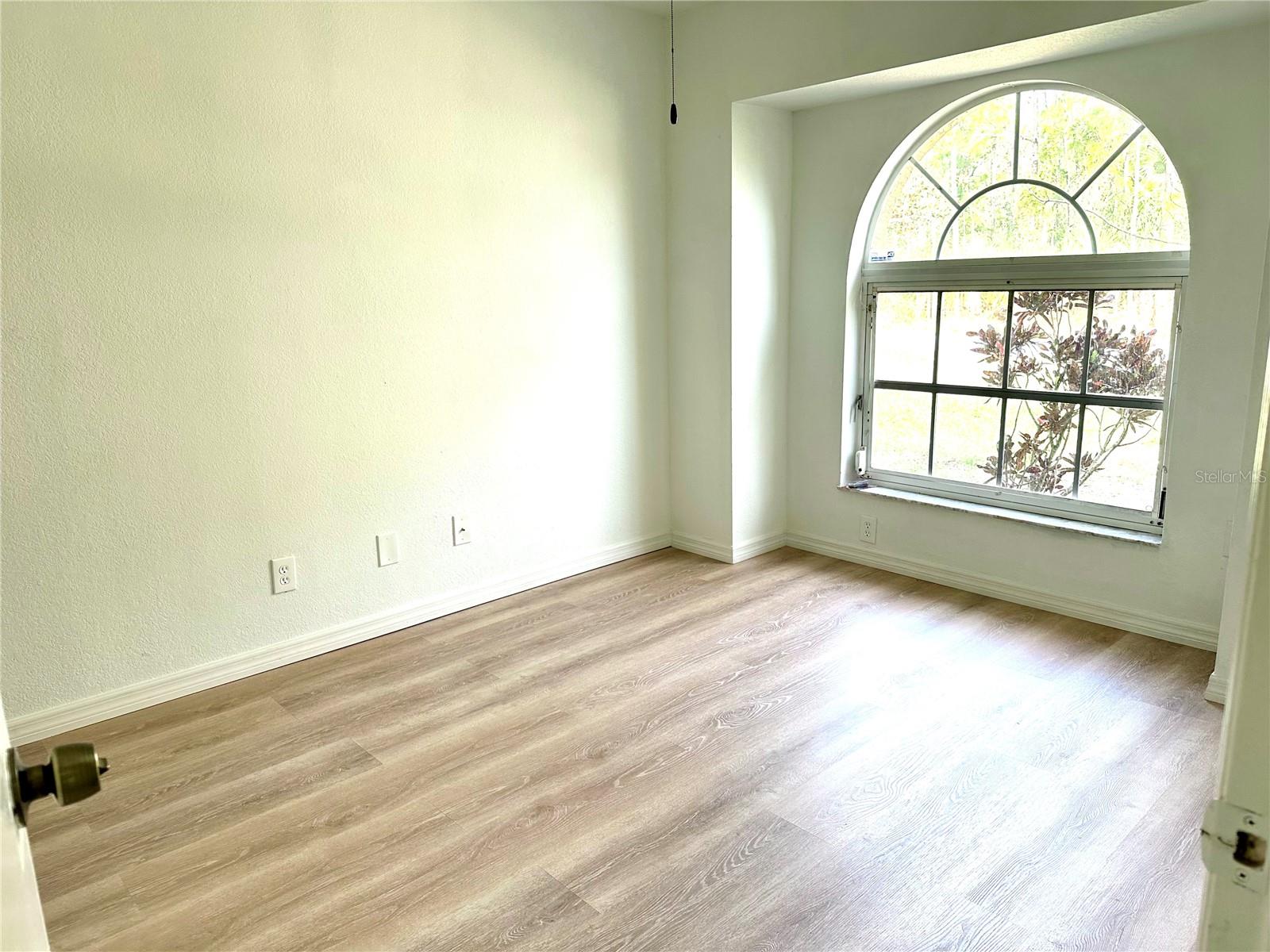 Image 10 of 30 For 4395 Hansard Avenue